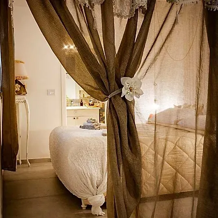 Antica Casina Di Charme Bed & Breakfast