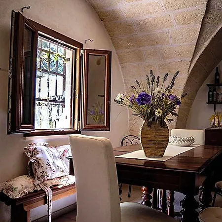 Antica Casina Di Charme Bed & Breakfast 4*